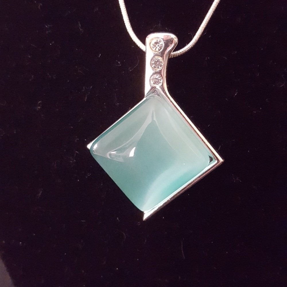 Blue stone pendant with silver chain NWOT